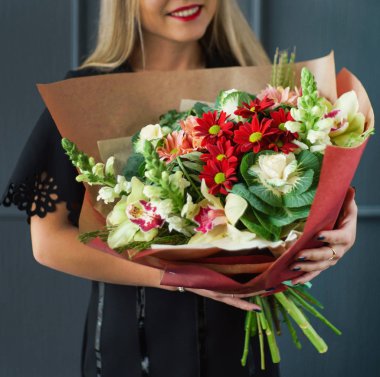 Ellerini, güzel buket yakın çekim