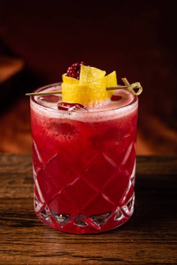 taze böğürtlen ve limon ile kokteyl