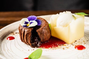 Çikolatalı pasta dondurma, yakın çekim