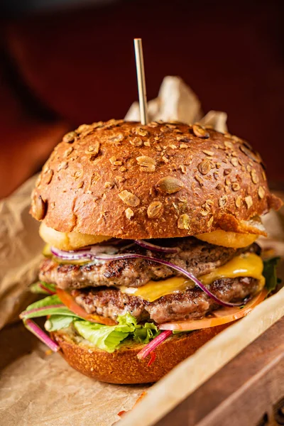 Biftek Sebzeli Hamburger — Stok fotoğraf