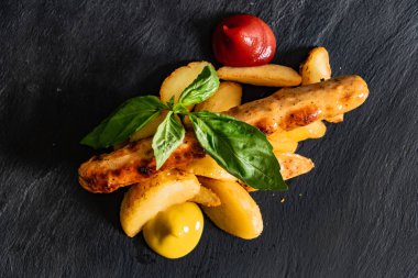 Sosisli makarna, yakın çekim