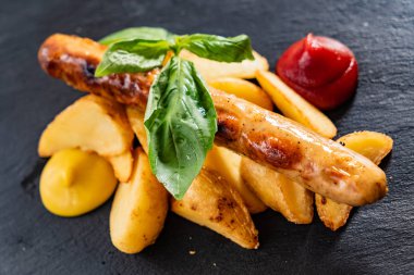 Sosisli makarna, yakın çekim