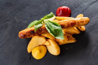 Sosisli makarna, yakın çekim