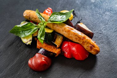 Sosisli makarna, yakın çekim