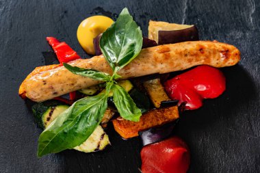 Sosisli makarna, yakın çekim