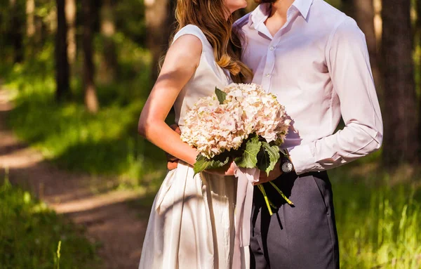 Casamento Floresta Jovem Casal — Fotografia de Stock