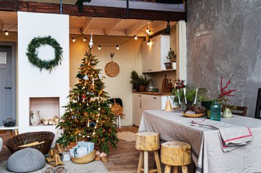 Stüdyoda Noel ağacı