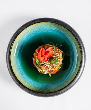 Zencefil ve susamlı yılan balığı tarağı.