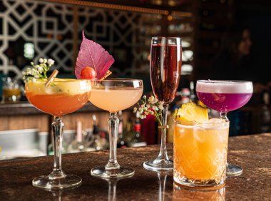 Barda Meksika kokteyli var, yaklaşın.