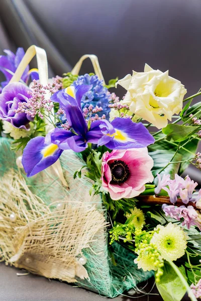 Bel Bouquet Fresco Nel Vaso Vicino — Foto Stock