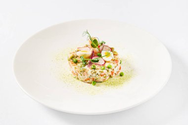 Beyaz sırtlı Rus Oliver Salatası