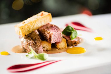 Noel yemeği, kapat.