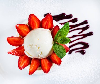 çilek, kremayla kapatalım