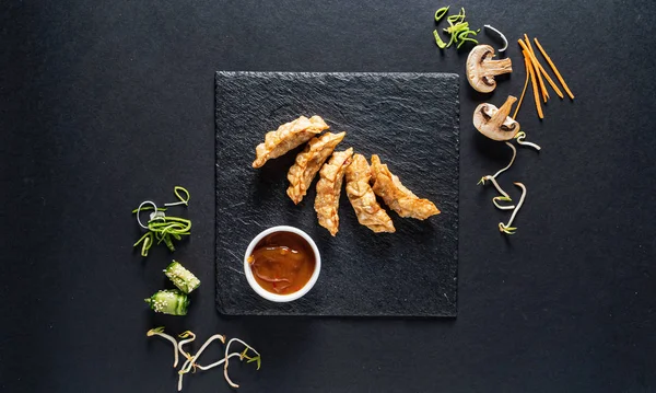 Fried Pot Stickers Black Backgroun — Stock Photo, Image