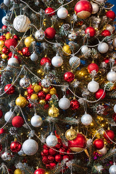 Bellissimo Albero Natale Con Palle — Foto Stock