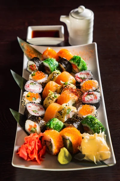 Ensemble Sushi Sur Table Bois — Photo