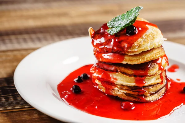 Fresh Pancakes Berry Sauce — Stock Photo, Image