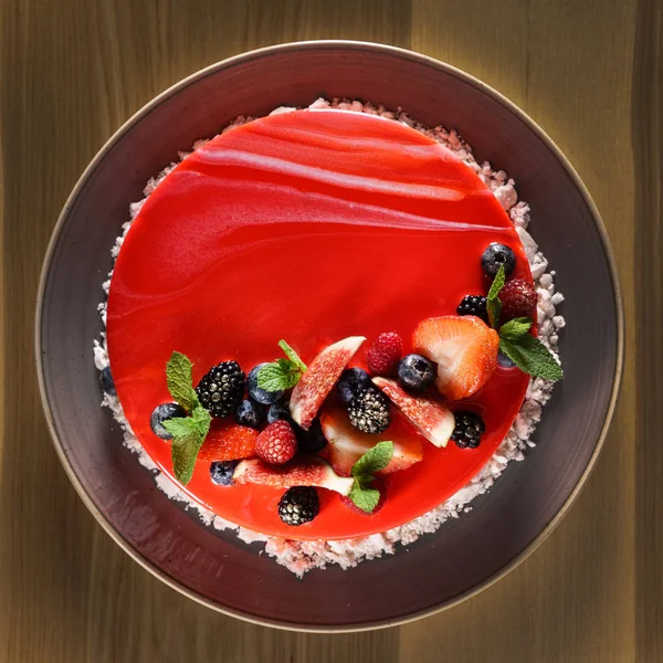 Torta Mousse Con Bacche Fresche — Foto Stock