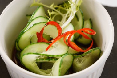 Salatalık ile somon füme