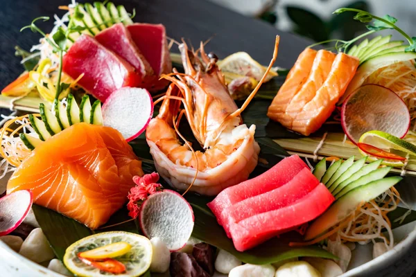 Conjunto Sashimi Restaurante Japonés —  Fotos de Stock