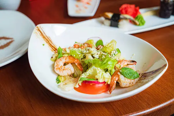 Salade Aux Crevettes Légumes Gros Plan — Photo