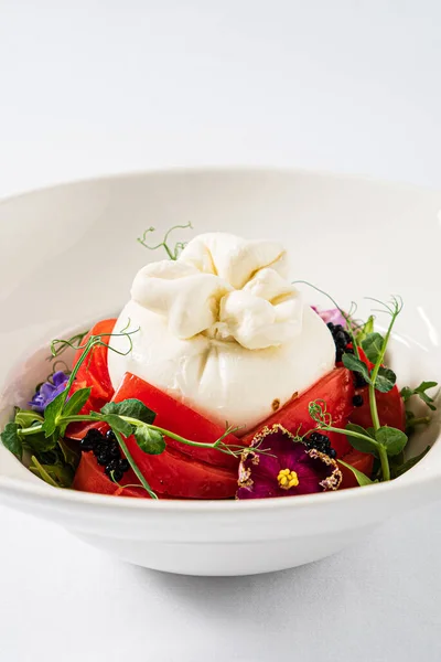 Caprese Salat Auf Weißem Hintergrund — Stockfoto