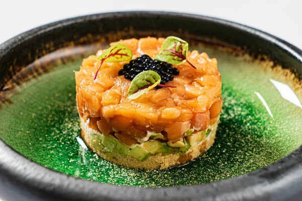 Tartare Salmão Com Caviar Preto Close — Fotografia de Stock