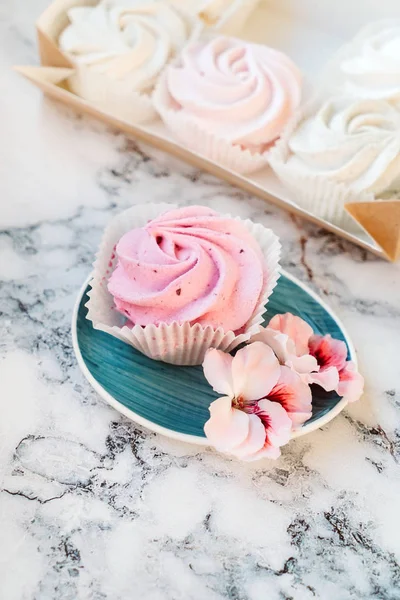 Hermoso Postre Delicioso Zephyr Forma Flores Rosas — Foto de Stock