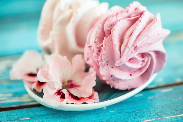 Heerlijk Dessert Zephyr Vorm Van Bloemen Rozen — Stockfoto