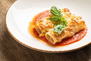 Domates soslu lezzetli lazanya.