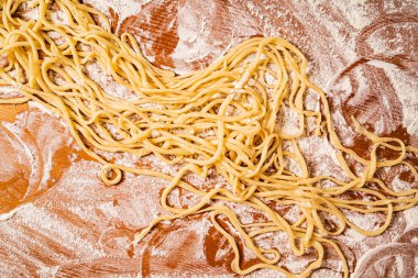 Tahtada taze laghman makarnası