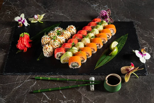 Sushi Sullo Sfondo Marmo Vicino — Foto Stock