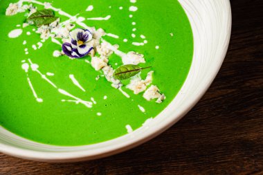 hindistan cevizi sütü ile brokoli krema çorbası