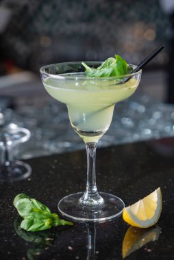 kokteyl barda, yakın çekim