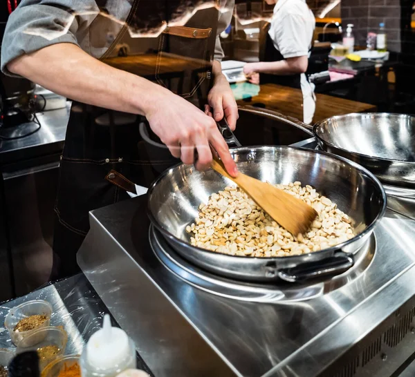 Chef Cooking Restaurant — Stock Photo, Image