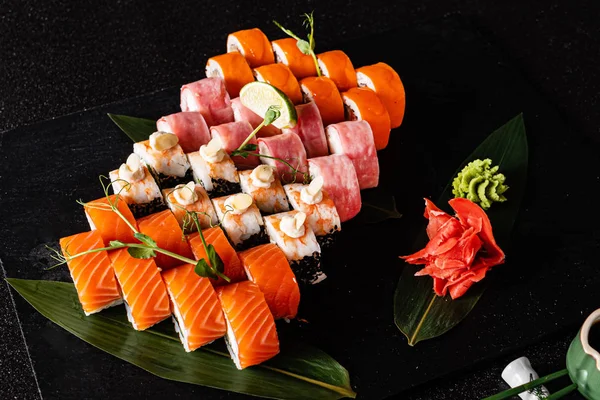 Sushi Fundo Preto — Fotografia de Stock