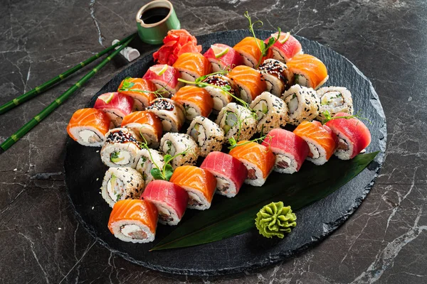Sushi Marmurowym Tle — Zdjęcie stockowe