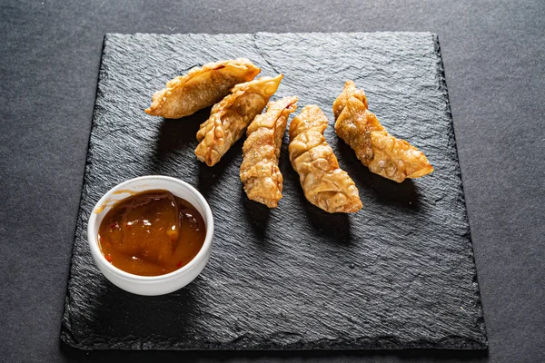 Frittierte Topfaufkleber Auf Schwarzem Hintergrund — Stockfoto