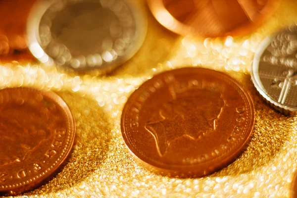 British Pound Coins Golden Background — ストック写真
