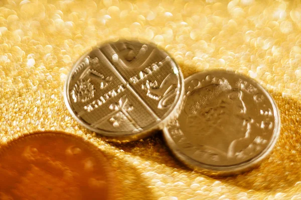 Britská Libra Mincí Zlatém Pozadí — Stock fotografie