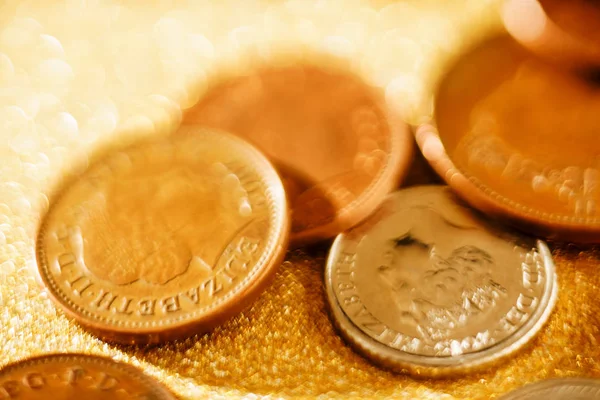 British Pound Coins Golden Background — Stock Photo, Image
