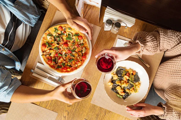 Freunde Essen Café — Stockfoto