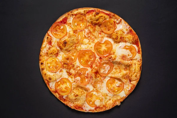 Lekkere Pizza Zwarte Achtergrond — Stockfoto