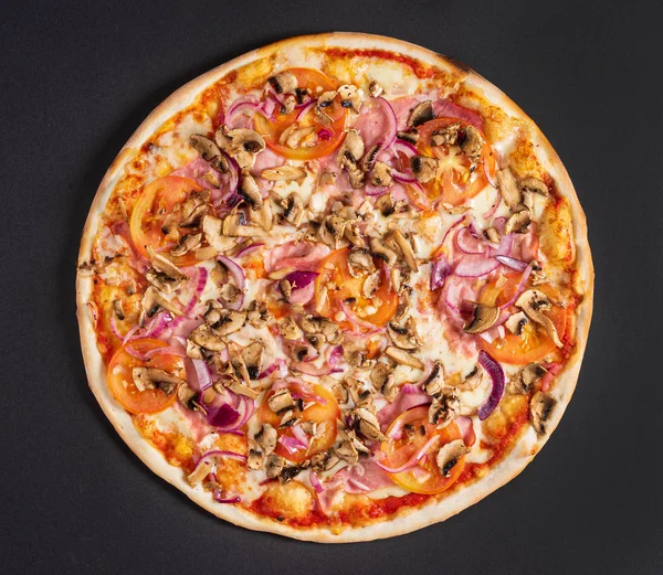 Välsmakande Pizza Svart Bakgrund — Stockfoto