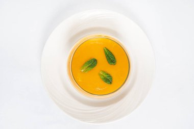 Mango ile Chia tohumlu puding