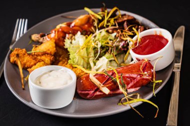 Lezzetli aperatifler barda.