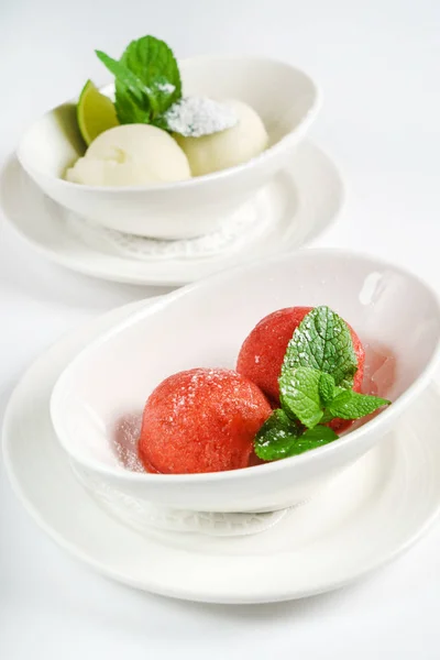 Scoop Gelato Alle Fragole — Foto Stock