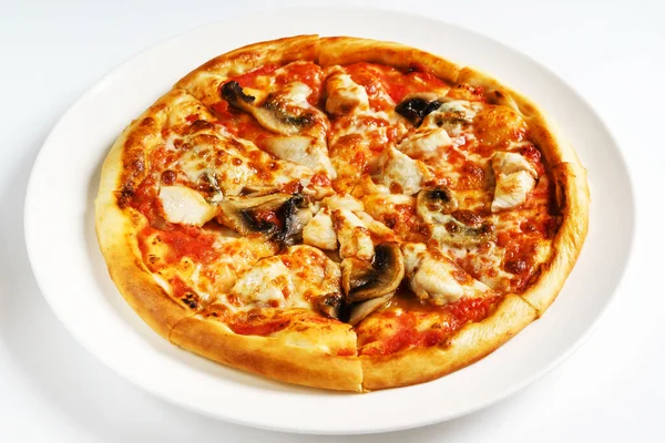 Färsk Pizza Den Vita Tallriken — Stockfoto