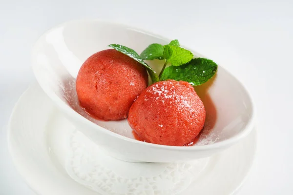 Scoops Strawberries Ice Cream — Stock Photo, Image