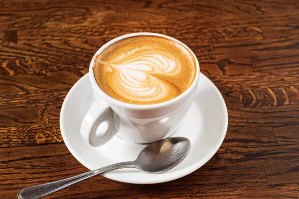 Tasse Cappuccino Auf Dem Holztisch — Stockfoto